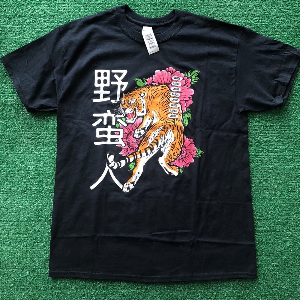 T-Shirt With Graphic Design - Picture 2 of 5